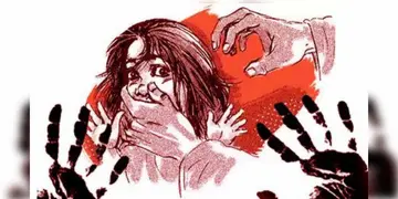 Read more about - Falakata Rape | জিলিপি কিনে দেওয়ার নামে শিশুকন্যাকে ধর্ষণ করে খুন! গণপিটুনিতে মৃত্যু এক অভিযুক্তের, আত্মসমর্পণ আরও একের