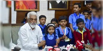Read more about - Maharashtra | প্রথম শ্রেণি থেকেই সেনা প্রশিক্ষণ, শিশুদের মধ্যে দেশ প্রেমের বীজ বপন করতে বড় পদক্ষেপ!