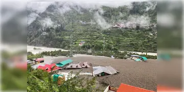 Read more about - Uttarakhand Disaster | উত্তরাখণ্ডে মেঘভাঙা বৃষ্টি, চামোলি জেলায় ধুয়ে গেল গ্রামের একাংশ, নিখোঁজ অন্তত ১০