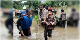 Read more about - Gujrat Rain | গুজরাটে লাগাতার বৃষ্টির জেরে বন্যা পরিস্থিতি! মৃত্যু অন্তত ২৯ জনের, ঘরছাড়া ২৩ হাজারেরও বেশি