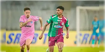 Read more about - Mohunbagan vs Bangalore | দুটো ম্যাচ ড্রয়ের পর জয়ের হাসি হাসলো মোহনবাগান! ছেত্রীদের ১-০ গোলে হারালো সবজুমেরুন