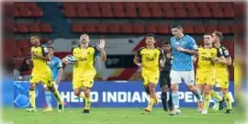 Read more about - আইএসএলের ম্যাচে ছয় গোল! মুম্বই সিটি এফসি রুখে দিল হায়দ্রাবাদ এফসিকে