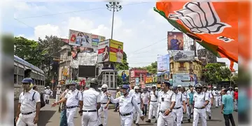 Read more about - Bangla Bandh | মানকুণ্ডু স্টেশনে পুলিশকে লক্ষ্য করে ইট বৃষ্টি, পাল্টা লাঠিচার্জ ও কাঁদানে গ্যাসের শেল ফাটায় পুলিশ
