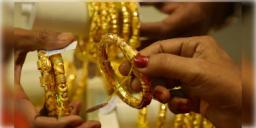 Read more about - Gold Rate Today | দীপাবলির পর থেকেই ওঠানামা করছে সোনার দাম, আজ কলকাতায় সোনার দাম কত?