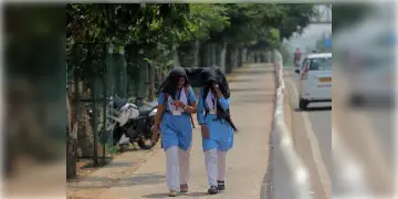 Read more about - WB School | গরমে স্কুল পড়ুয়াদের স্বস্তি দিলো রাজ্য সরকার! জুন মাস জুড়ে ক্লাস হবে সকালে!