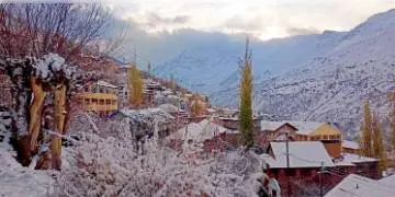 Read more about - কাঁপছে উত্তর ভারত! প্রবল তুষারপাতে তাণ্ডব চালাচ্ছে হিমাচল থেকে কাশ্মীর।