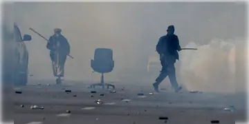 Read more about - Pakistan | দেখামাত্র গুলি করার নির্দেশ পাকিস্তানে! ইমরান খানের মুক্তির দাবিতে উত্তাল দেশ