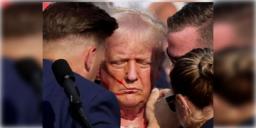 Read more about - Donald Trump Attack | ২০ বছর বয়সী দলীয় কর্মীর হাতেই রক্তাক্ত হয়েছেন ডোনাল্ড ট্রাম্প! কে এই হামলাকারী?