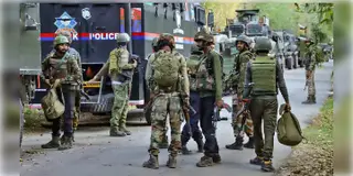 Read more about - Kulgam | কুলগাঁওয়ে সেনা-সন্ত্রাসবাদী গুলির লড়াই, খতম ২ সন্ত্রাসবাদী, শহীদ হলেন ২ সেনা জওয়ান