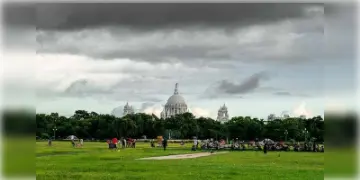 Read more about - West Bengal Weather | স্বাভাবিকের থেকে ৬ ডিগ্রি সেলসিয়াস নীচে কলকাতার তাপমাত্রা! ঘূর্ণাবর্তের জেরে রাজ্যের বেশ কয়েক জেলায় রয়েছে বৃষ্টির সম্ভাবনাও!