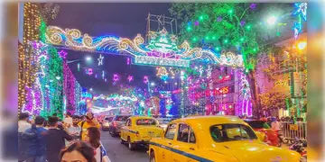 Read more about - Kolkata Christmas । বড়দিনের ভিড় সামলাতে বন্ধ শহরের একাধিক রাস্তা, কোমর বেঁধে নামছে ট্রাফিক পুলিশ
