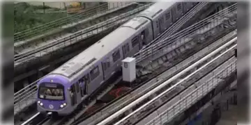 Read more about - Kolkata Metro | কলকাতাবাসীর জন্য সুখবর! পার্পেল লাইনে মেট্রোর সংখ্যা বাড়ালো মেট্রো কর্তৃপক্ষ!