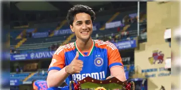 Read more about - Abhishek Sharma | ICC র্যাঙ্কিংয়ে কোহলি-সূর্যকুমারদের সঙ্গে একাসনে বসলেন তরুণ অভিষেক শর্মা!