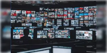 Read more about - New Broadcasting Bill । সোশ্যাল মিডিয়ায় কোনও খবর পোস্ট করলেই 'নজরদারি' চালাবে কেন্দ্র!নতুন ব্রডকাস্টিং সার্ভিসেস রেগুলেশন বিল কী বলছে?