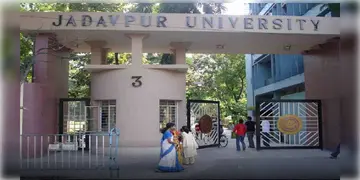 Read more about - Jadavpur University । গুরুতর অসুস্থ অবস্থায় হাসপাতালে মৃত্যু যাদবপুর বিশ্ববিদ্যালয়ের ছাত্রের, মৃত্যু ঘিরে ঘনাচ্ছে রহস্য