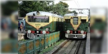 Read more about - ১৪ জন রেল কর্মীর করোনা সংক্রমনে আজও বাতিল শিয়ালদহ ডিভিশনের ২৬ টি লোকাল ট্রেন