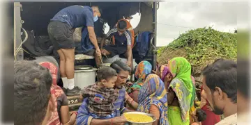 Read more about - Cyclone Dana Impact | সাইক্লোন 'দানা'র জেরে দুর্যোগের জেরে ওই রাজ্যের ১৪টি জেলায় বন্যা পরিস্থিতি তৈরি হয়েছে