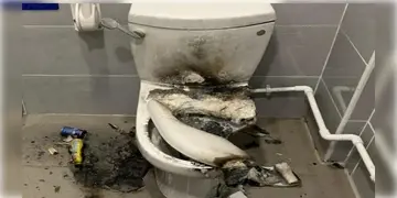 Read more about - Commode Explode | ফ্ল্যাশ করতেই বিস্ফোরণ হয়ে ফেটে পড়লো কমোড! প্রকৃতির ডাকে সারা দিয়ে গুরুতর আহত যুবক!