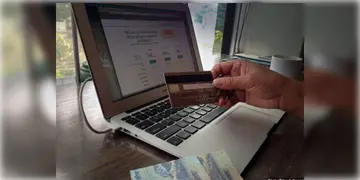 Read more about - Credit Card | ‘বাই নাউ পে ল্যাটার’ স্কিমে পণ্য কেনার জেরে ভারতে বাড়ছে ক্রেডিট কার্ডে বকেয়া ঋণের পরিমাণ