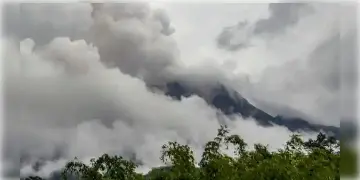 Read more about - পশ্চিমবঙ্গের একাধিক জেলায় বৃষ্টির পূর্বাভাস, আবহাওয়া বদলাবে, মেঘের আড়ালে ঢাকতে পারে রবি