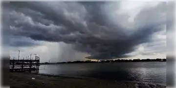 Read more about - Weather | আগামী কয়েক ঘন্টার মধ্যেই বজ্রবিদ্যুৎ-সহ বৃষ্টি দক্ষিণবঙ্গের বহু জেলায়! বৃষ্টি বাড়বে শনিবার থেকে!