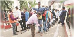 Read more about - SSC | গ্রুপ সি ও গ্রুপ ডি-র পরীক্ষাকেন্দ্রে পরা যাবেনা জুতো! কড়া নির্দেশ এসএসসির