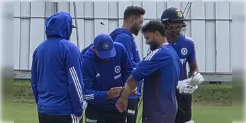 Read more about - Rishabh Pant | ইংল্যান্ডের বিরুদ্ধে টেস্ট সিরিজের আগেই চোট আতঙ্ক, অনুশীলনের সময়ে হাতে চোট পেলেন পন্থ!
