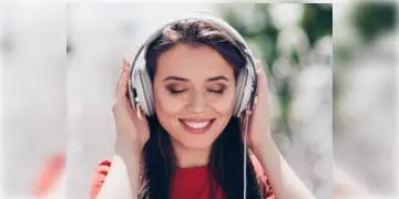 Read more about - আপনি কি অনেক্ষন  হেডফোন ব্যবহার করেন? তাহলে জানুন নিজের কী কী ক্ষতি করছেন!