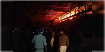 Read more about - Howrah Burn Standard | পূর্ব রেলের হাওড়ার বার্ন স্ট্যান্ডার্ড কারখানায় আগুন! নেপথ্যে দুর্ঘটনা? নাকি ষড়যন্ত্র?