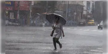 Read more about - Weather Update | কাটছে না ঘূর্ণাবর্ত, বাংলার আকাশে ফের ঘনাচ্ছে কালো মেঘ, একনজরে মহানগরের আজকের আবহাওয়া আপডেট