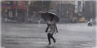 Read more about - Weather Update | কাটছে না ঘূর্ণাবর্ত, বাংলার আকাশে ফের ঘনাচ্ছে কালো মেঘ, একনজরে মহানগরের আজকের আবহাওয়া আপডেট