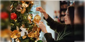 Read more about - Christmas Decorations | বড়দিনের উচ্ছাসে সেজে উঠেছে শহর! আপনিও সাজিয়ে তুলুন আপনার ঘর! রইলো ক্রিসমাস ডেকোরেশন টিপস!