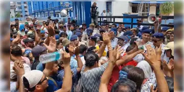 Read more about - SSC Protest | আর বিকাশ ভবন নয়, সেন্ট্রাল পার্কে শর্তসাপেক্ষে চাকরিহারাদের আন্দোলন করার অনুমতি দিলো হাইকোর্ট!