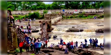 Read more about - Pune Bridge Collapsed | পুনেতে সেতু ভেঙে বড় দুর্ঘটনা! ৫ পর্যটকের মৃত্যুর আশঙ্কা ! নদীতে ভেসে গেছেন ২৫-৩০ জন পর্যটক!