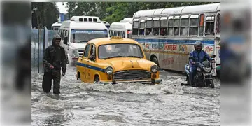 Read more about - Weather Update | জলমগ্ন কলকাতা, কমছে বৃষ্টির দাপট,  একনজরে মহানগরের আজকের আবহাওয়া আপডেট