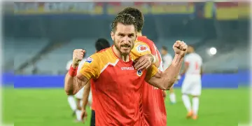 Read more about - East Bengal | ডুরান্ড কাপে সহজ জয় অস্কার ব্রুজোর ছেলেদের, ৫:০ গোলে সাউথ ইউনাইটেড এফসি’কে হারালো ইস্টবেঙ্গল