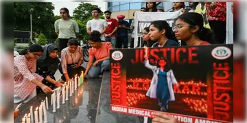 Read more about - RG Kar | CBIর তদন্তে অনাস্থা আরজিকর কাণ্ডে নির্যাতিতার বাবা মায়ের! নতুন করে হাইকোর্টে  দায়ের করা হলো মামলা