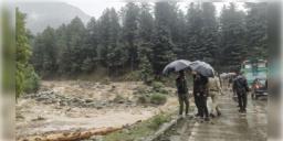 Read more about - Jammu and Kashmir | জম্মু কাশ্মীরে মেঘভাঙা বৃষ্টি, প্রাকৃতিক বিপর্যয়ের জেরে মৃত ৪ জন, আহত অন্ততঃ ৬