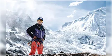 Read more about - Nima Rinji Sherpa । মাত্র ১৮ বছর বয়সেই পায়ের তলায় ১৪টি আট হাজারি শৃঙ্গ! বিশ্ব রেকর্ড গড়লেন নেপালের নিমা রিনজ়ি শেরপা