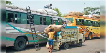 Read more about - Esplanade and Traffic | এসপ্ল্যানেড বাস টার্মিনাসের ঠিকানার বদল! পণ্যবাহী গাড়ি চলাচলের সময় বেঁধে দিলো কলকাতা পুলিশ!